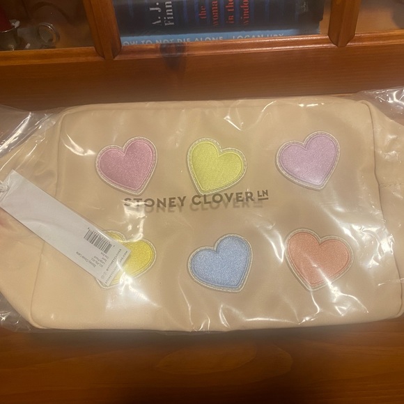 NEW Stoney Clover Lane Large Pouch Sand Hearts - Picture 3 of 3